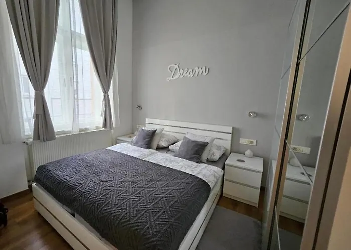 Main Square Dream Apartment
